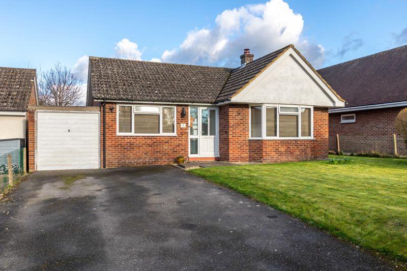 4 bedroom detached bungalow for sale in Regis, Wantage, OX12