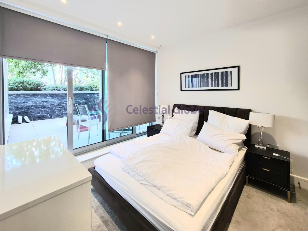 Main image of property: Piazza Walk, London, E1