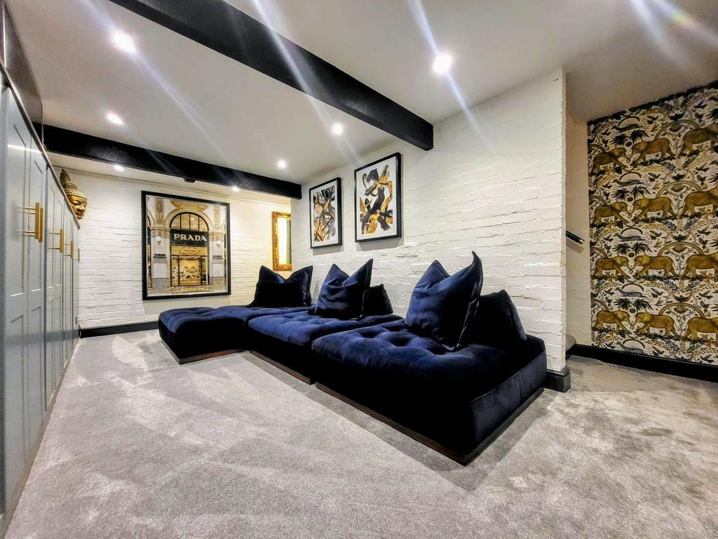 Main image of property: High Street, West Malling, Kent, ME19