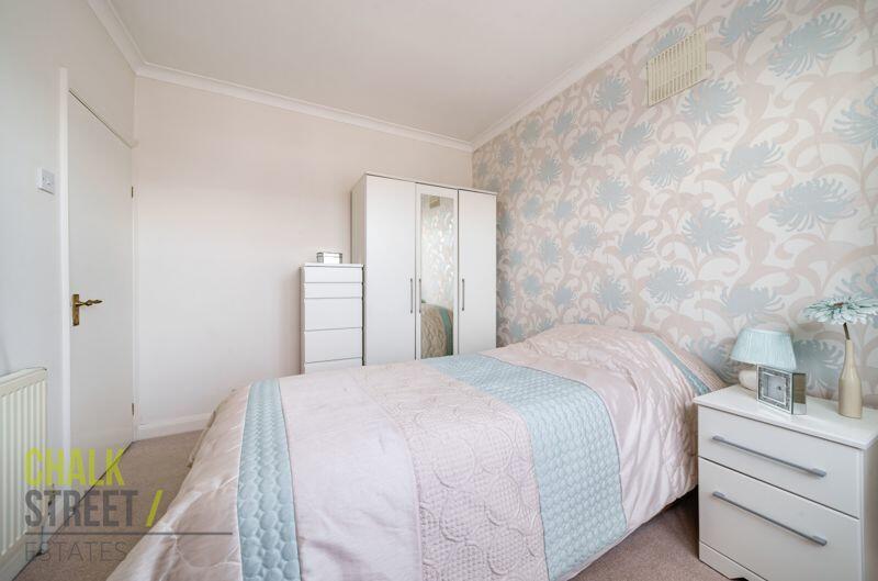 3 bedroom semidetached bungalow for sale in Alma Avenue, Hornchurch, RM12