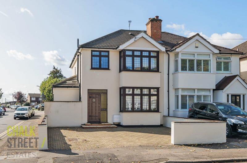 3 bedroom semidetached house for sale in Osborne Road, Hornchurch, RM11