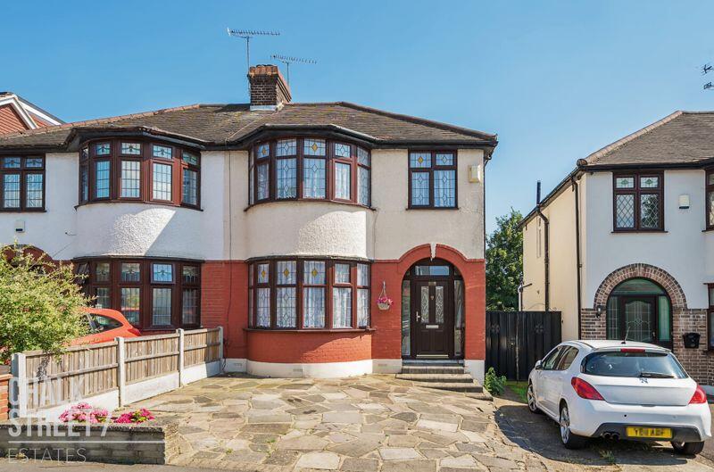 3 bedroom semidetached house for sale in Carlton Road, Gidea Park, RM2