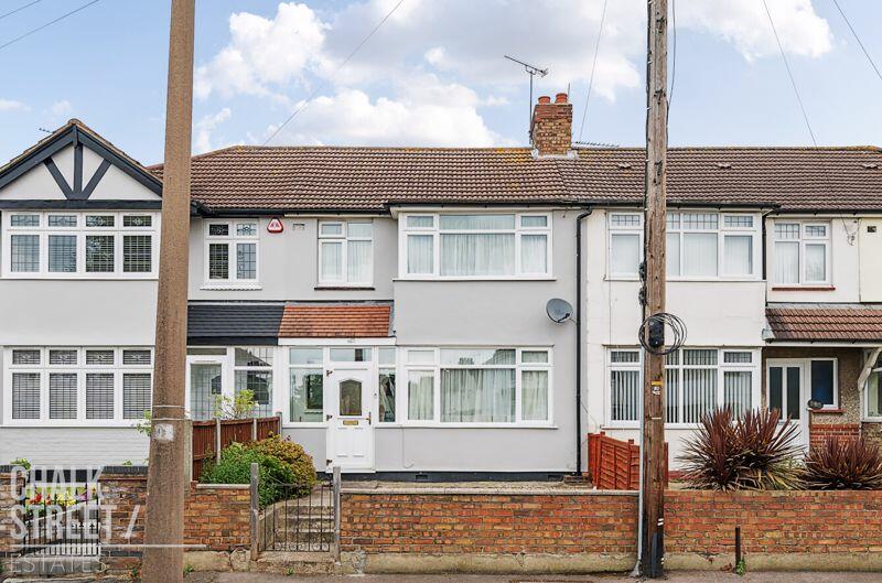 3 bedroom terraced house for sale in Suttons Avenue, Hornchurch, RM12