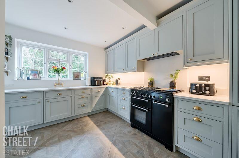 Additional property image - Granary Meadow, Wyatts Green, CM15
