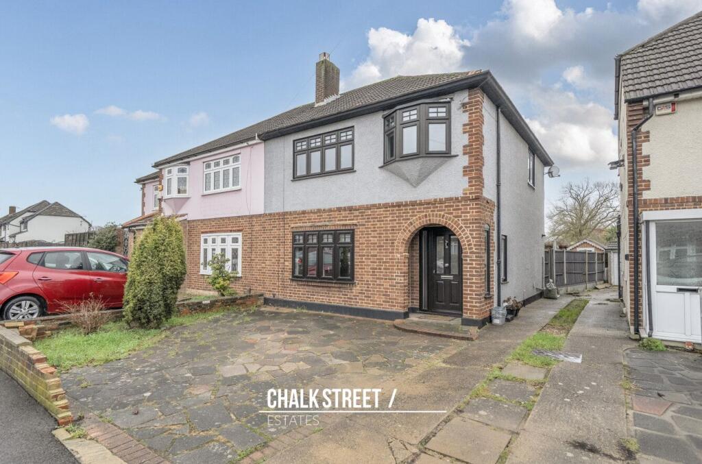 Main image of property: Dee Way, Rise Park, RM1