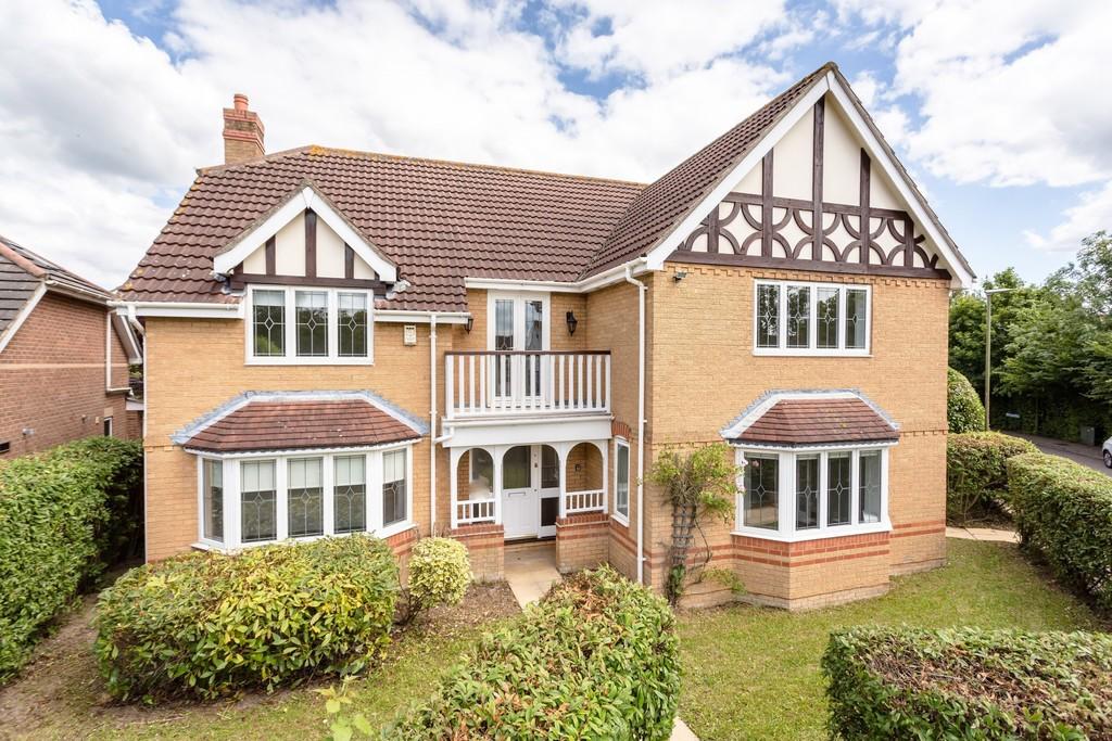 6 bedroom detached house for sale in The Thatchers, St Michaels Mead