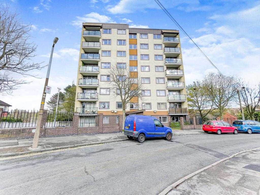 2 bedroom apartment for sale in Flat , Broadmede House, Pavilion Avenue, Smethwick, B67