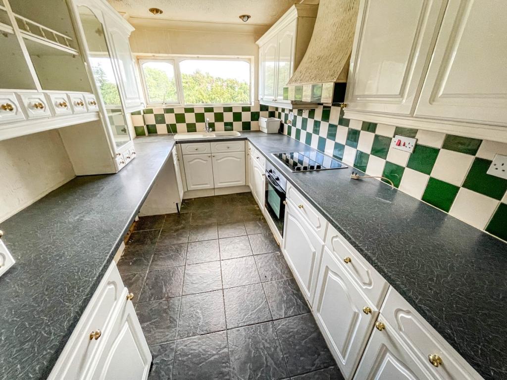 2 bedroom apartment for sale in Flat , Richmond Gardens, High Street