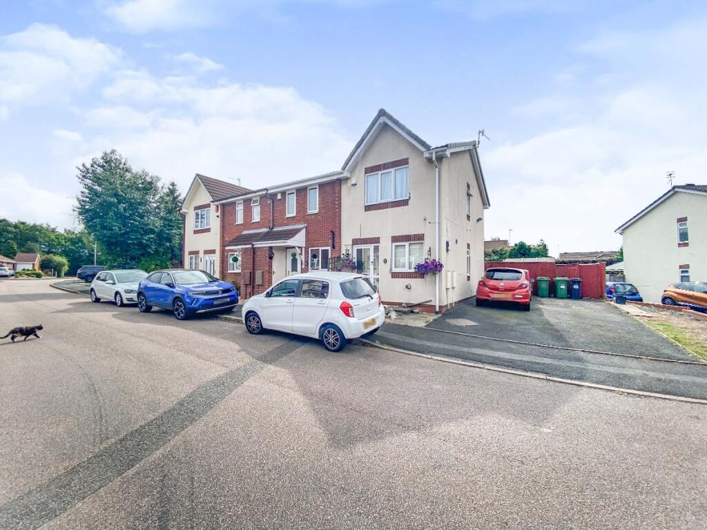 2 bedroom terraced house for sale in Fieldfare Close, Cradley Heath, B64