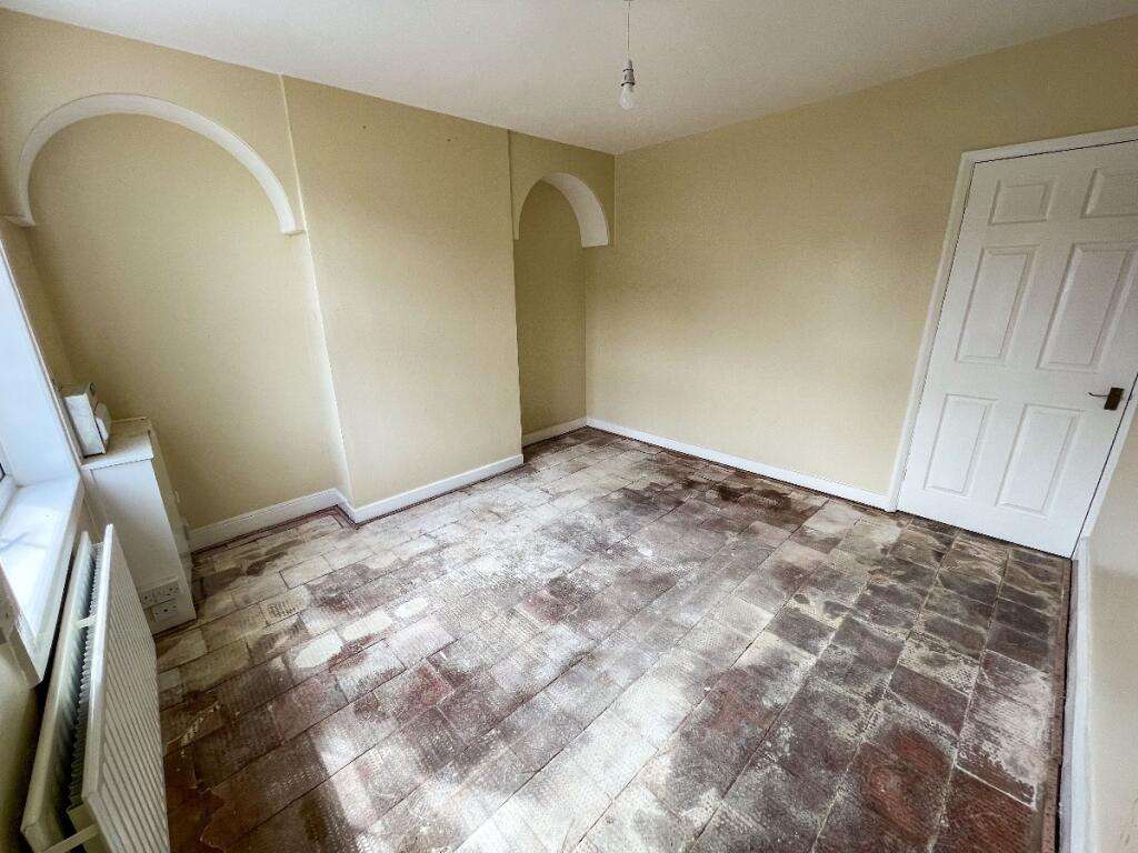 2 bedroom semidetached house for sale in Moss Grove, Kingswinford, DY6