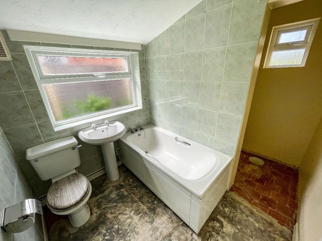 2 bedroom semidetached house for sale in Moss Grove, Kingswinford, DY6