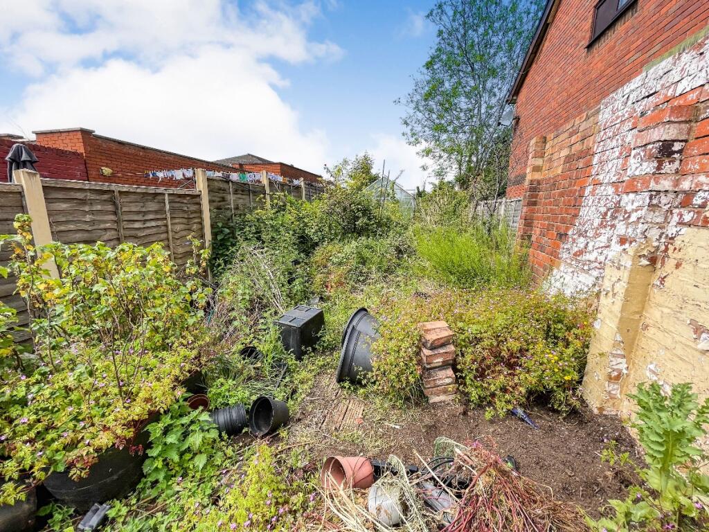 2 bedroom semidetached house for sale in Moss Grove, Kingswinford, DY6