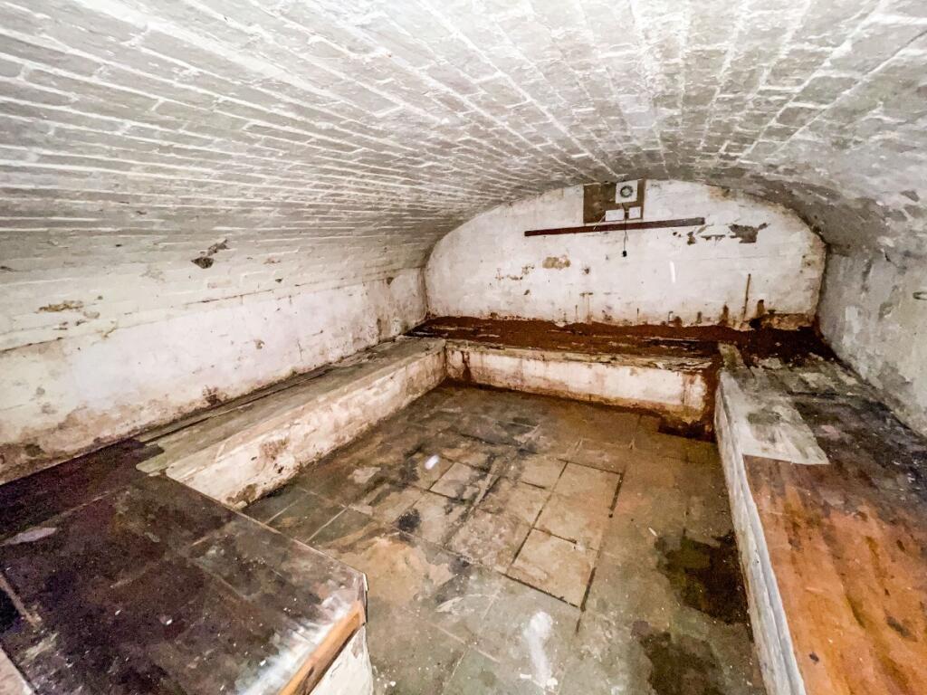 2 bedroom semidetached house for sale in Moss Grove, Kingswinford, DY6