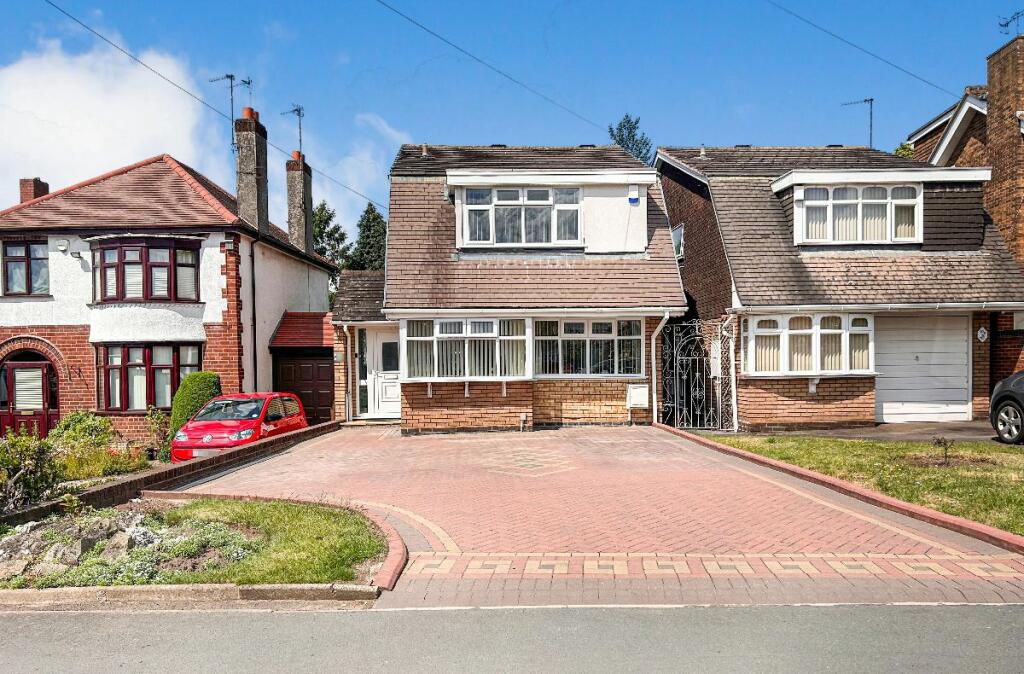 3 bedroom detached house for sale in High Street, Brierley
