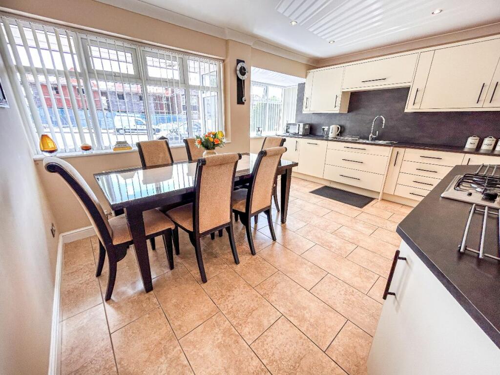 3 bedroom detached house for sale in High Street, Brierley