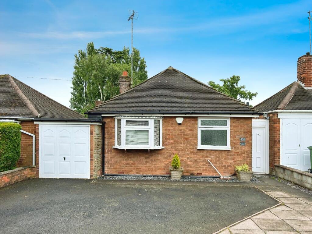 2 bedroom bungalow for sale in Standhills Road, Kingswinford, DY6
