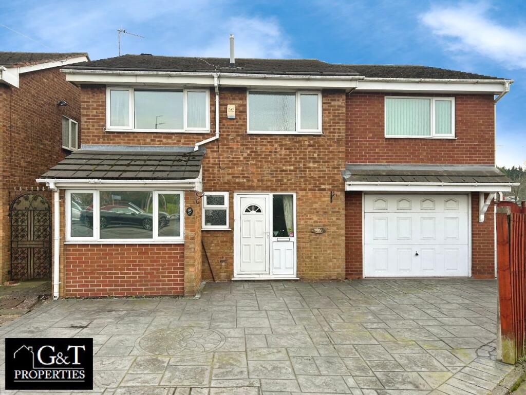 5 bedroom detached house