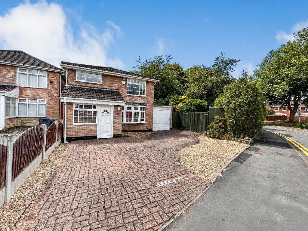 3 bedroom detached house for sale in Gayfield Avenue, Brierley Hill, DY5