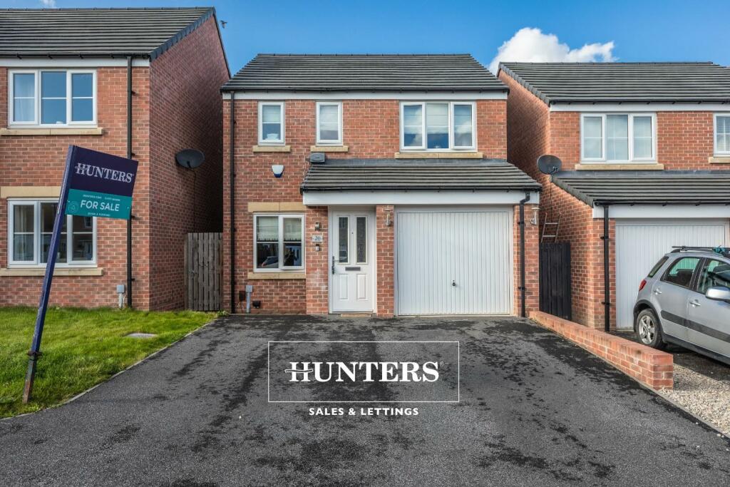 3 bedroom detached house for sale in Elm View, Castleford, WF10