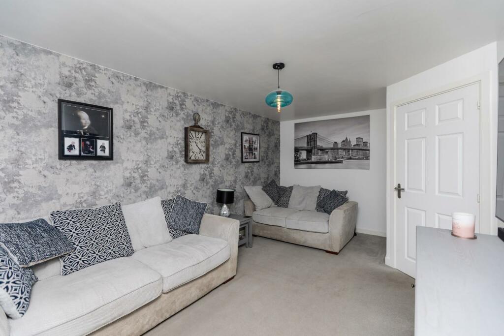 3 bedroom detached house for sale in Elm View, Castleford, WF10