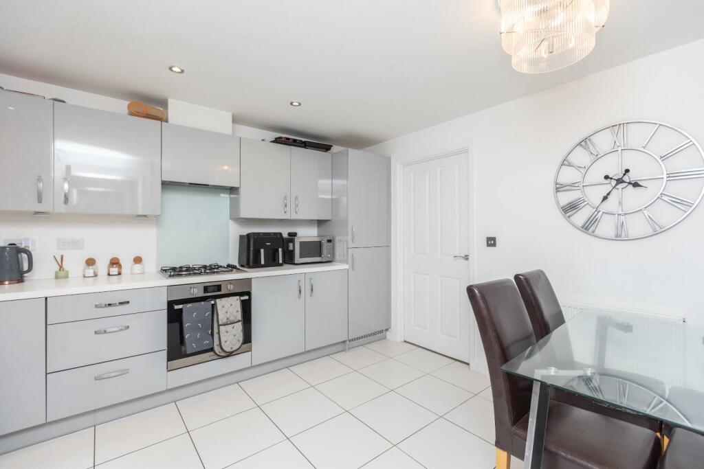 3 bedroom semidetached house for sale in Haydock Avenue, Castleford, WF10