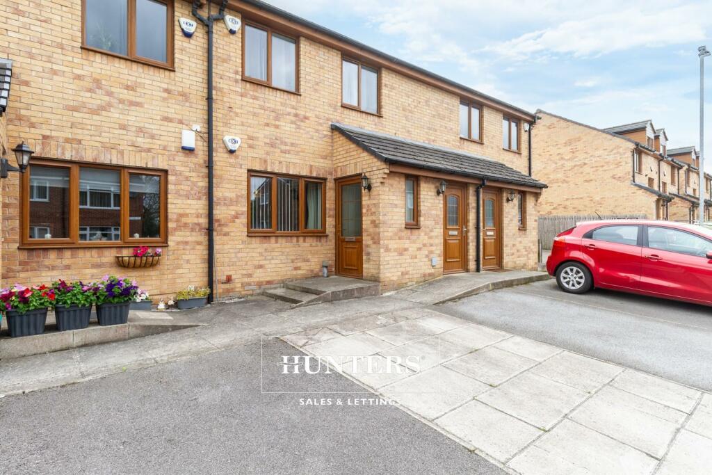 2 bedroom flat for sale in Bailey Court, Castleford, WF10