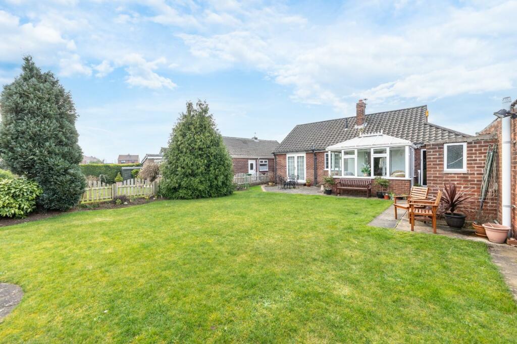 2 bedroom detached bungalow for sale in Mayors Walk, Castleford, WF10