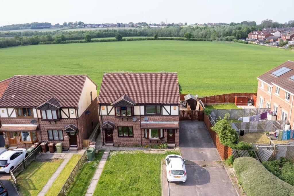 2 bedroom semidetached house for sale in Cedar Grove, Featherstone