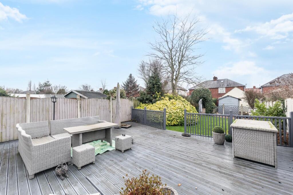 Main image of property: womersley road, Knottingley, West yorkshire