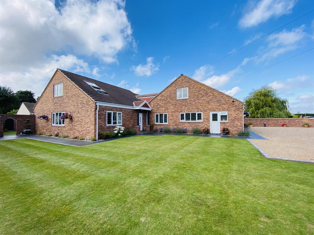 4 bedroom detached house for sale in Hardwick Road, East Hardwick, WF8