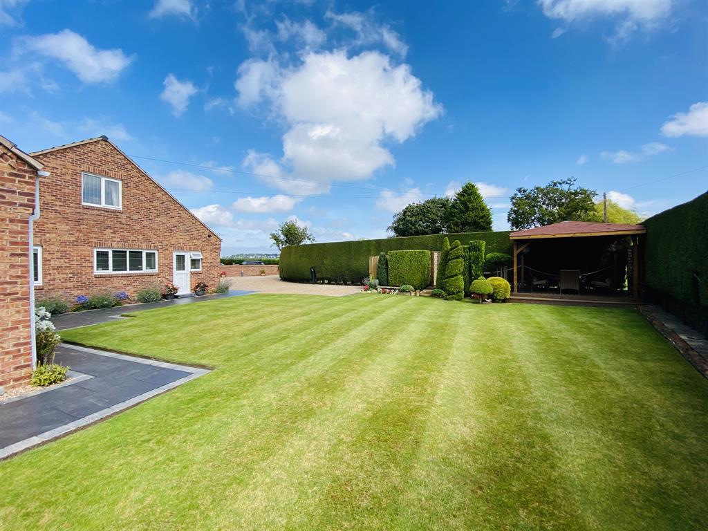 4 bedroom detached house for sale in Hardwick Road, East Hardwick, WF8