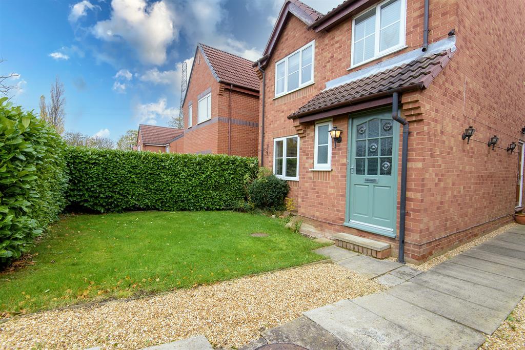 3 bedroom detached house for sale in Pinders Green Drive, Methley
