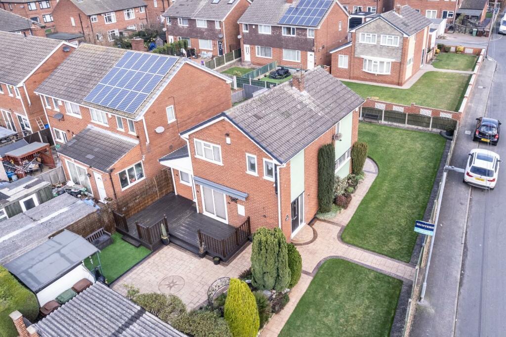 3 bedroom detached house for sale in Katrina Grove, Featherstone, WF7