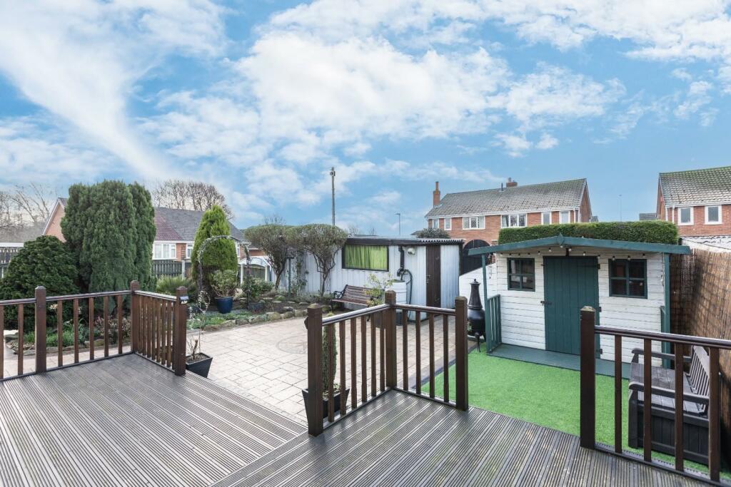 3 bedroom detached house for sale in Katrina Grove, Featherstone, WF7