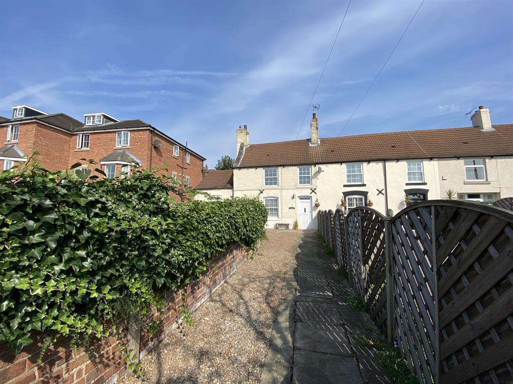 2 bedroom cottage for sale in Ivy Cottage, Front Street, Castleford , WF10