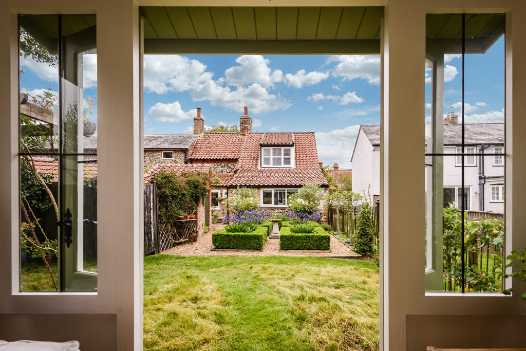 4 bedroom cottage for sale in Mundford, IP26