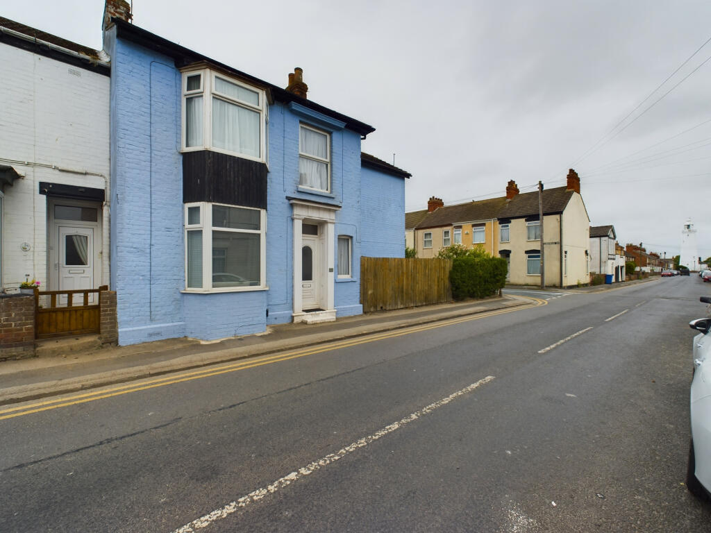 4 bedroom end of terrace house for sale in Arthur Street, Withernsea, HU19