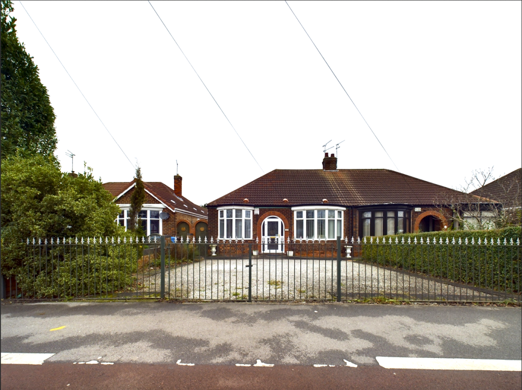 2 bedroom bungalow for sale in Sutton Road, Hull, Yorkshire, HU8