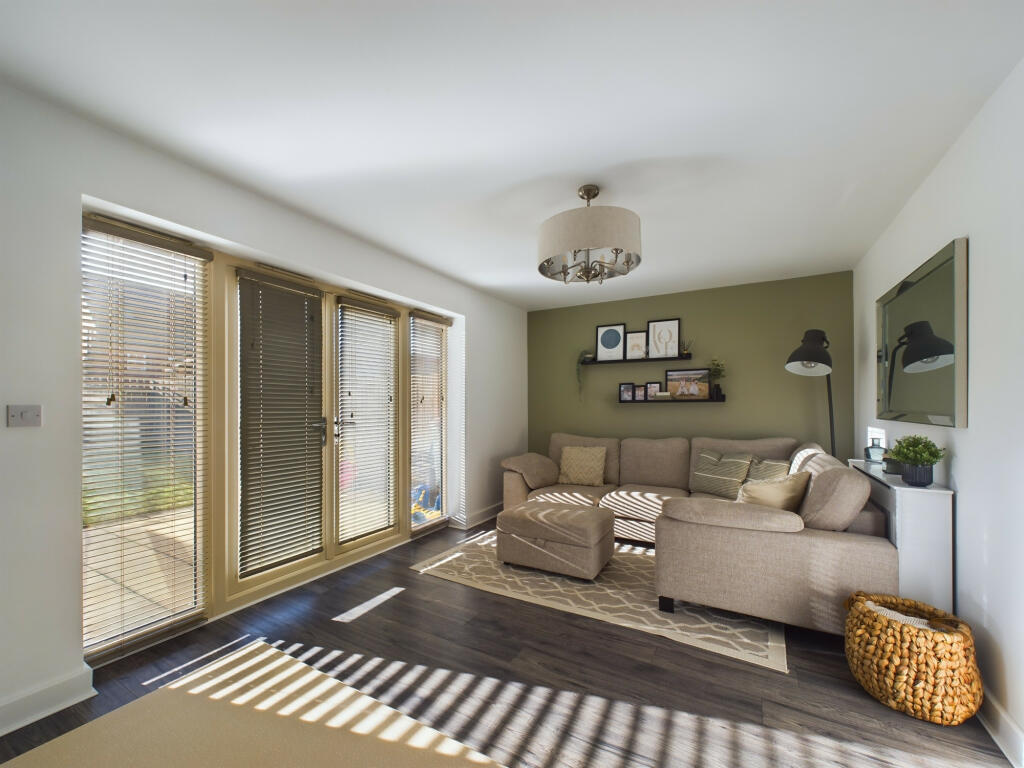 3 bedroom semidetached house for sale in Frances Brady Way, Hull, HU9