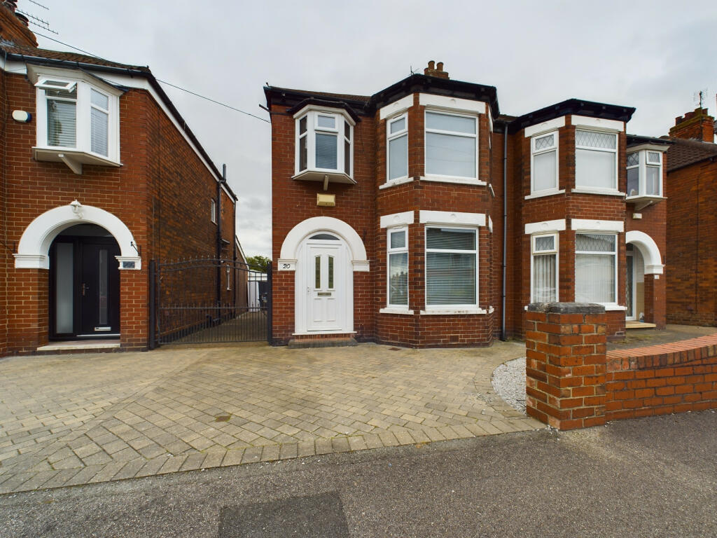 3 bedroom semidetached house for sale in Birklands Drive, Hull, HU8