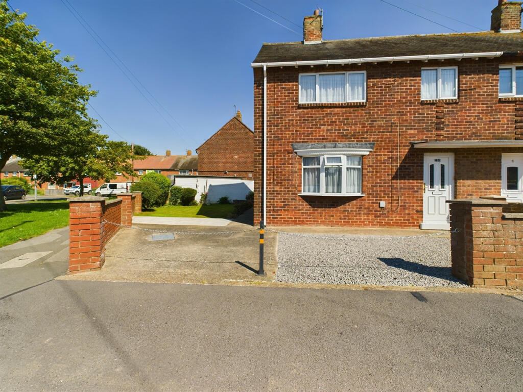 3 bedroom semidetached house for sale in Kirkfield Road, Withernsea, HU19