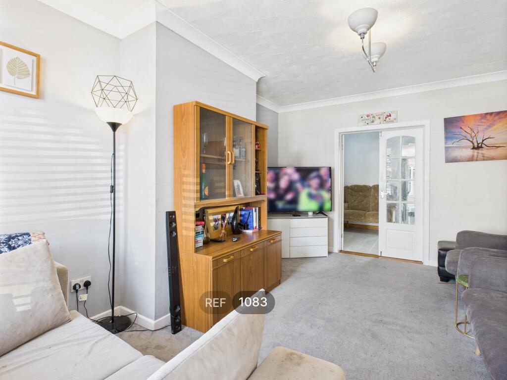 Main image of property: 102 Ryde Avenue Hull East Yorkshire HU5 1QG