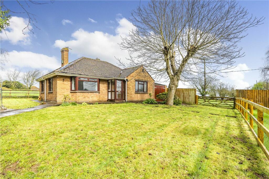 2 bedroom bungalow for sale in Branchflower Bungalow, Taunton Road, North Petherton, Bridgwater, TA6