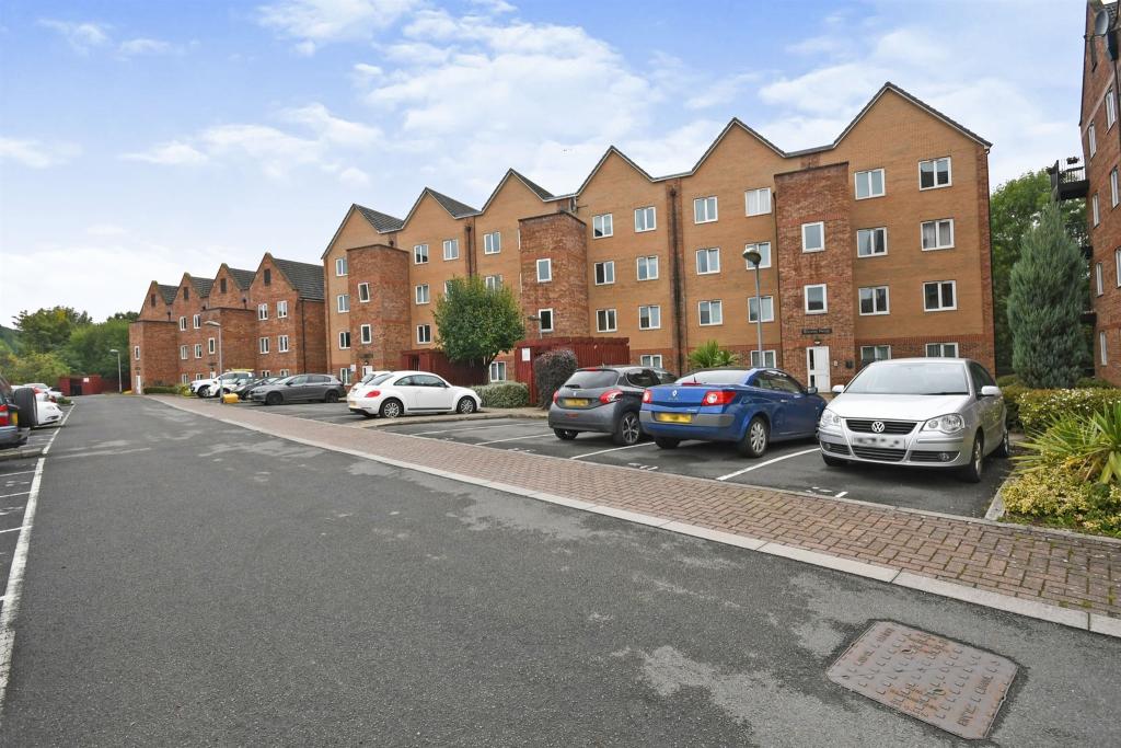 2 bedroom apartment for sale in Tapton Lock Hill, Chesterfield, S41