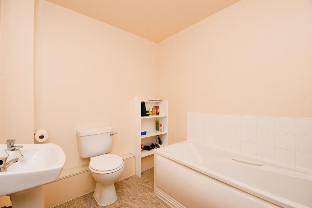 2 bedroom apartment for sale in Tapton Lock Hill, Chesterfield, S41