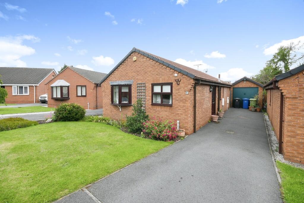 2 bedroom detached bungalow for sale in Netherfield Close, Staveley