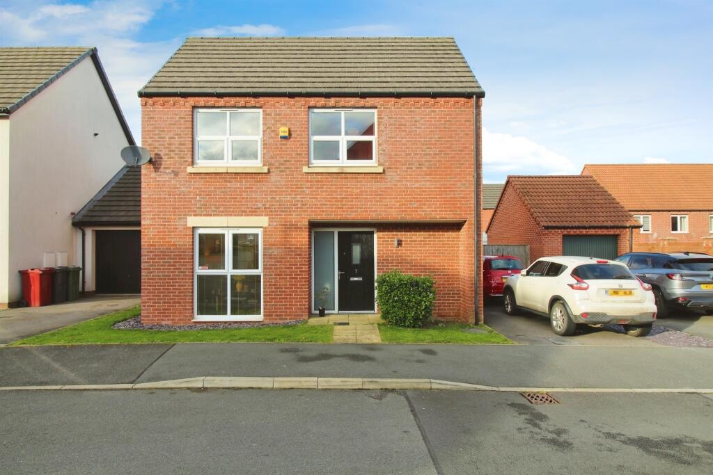 2 bedroom detached house for sale in Wheatsheaf Way, Clowne