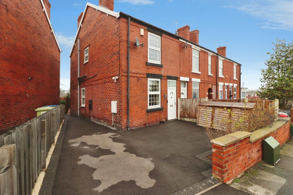 Main image of property: Avenue Road, Chesterfield