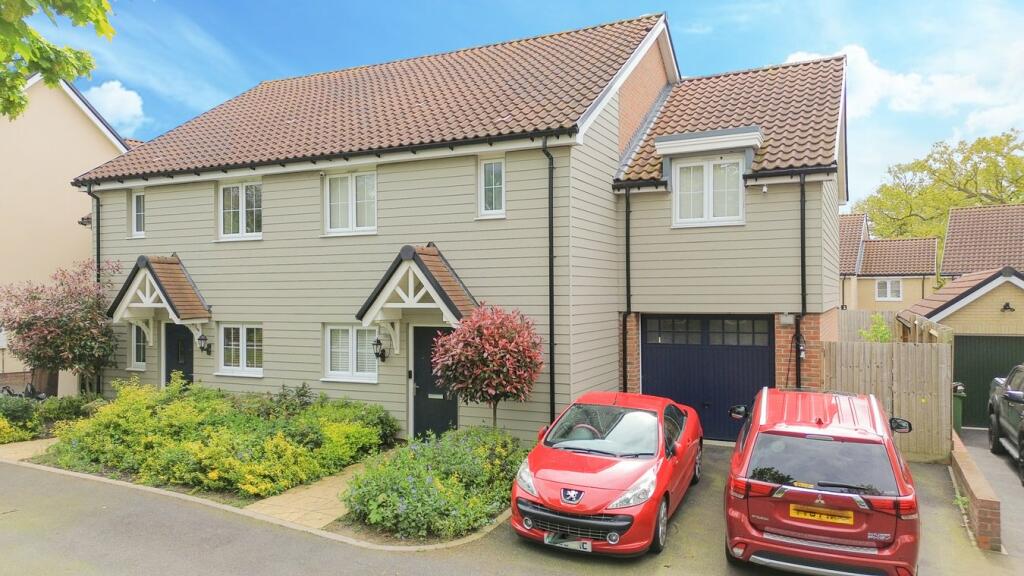 4 bedroom semi-detached house for sale in Petty Croft, Broomfield, Chelmsford, CM1