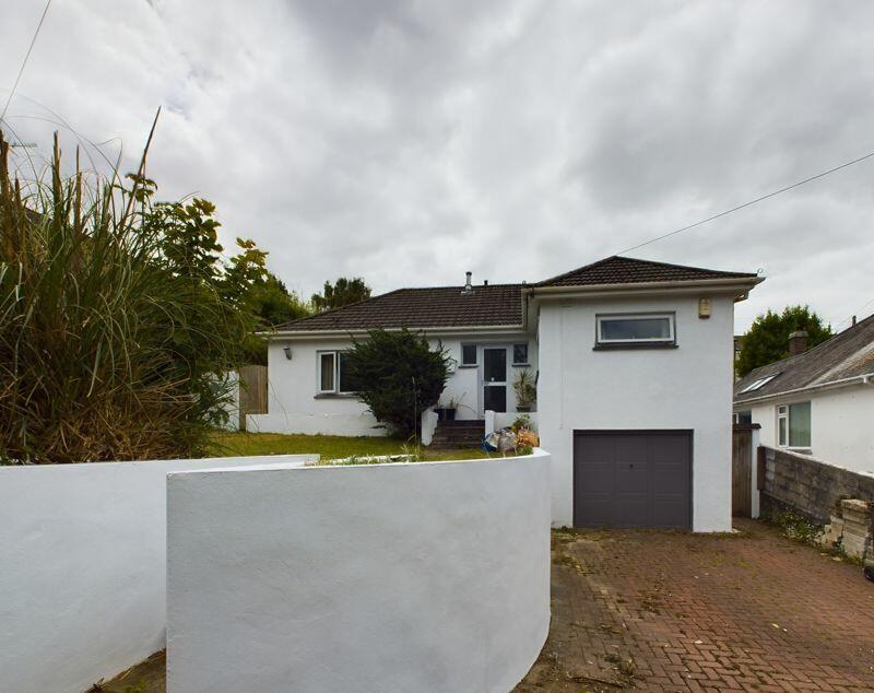 4 bedroom bungalow for sale in Dracaena Avenue, Falmouth, TR11